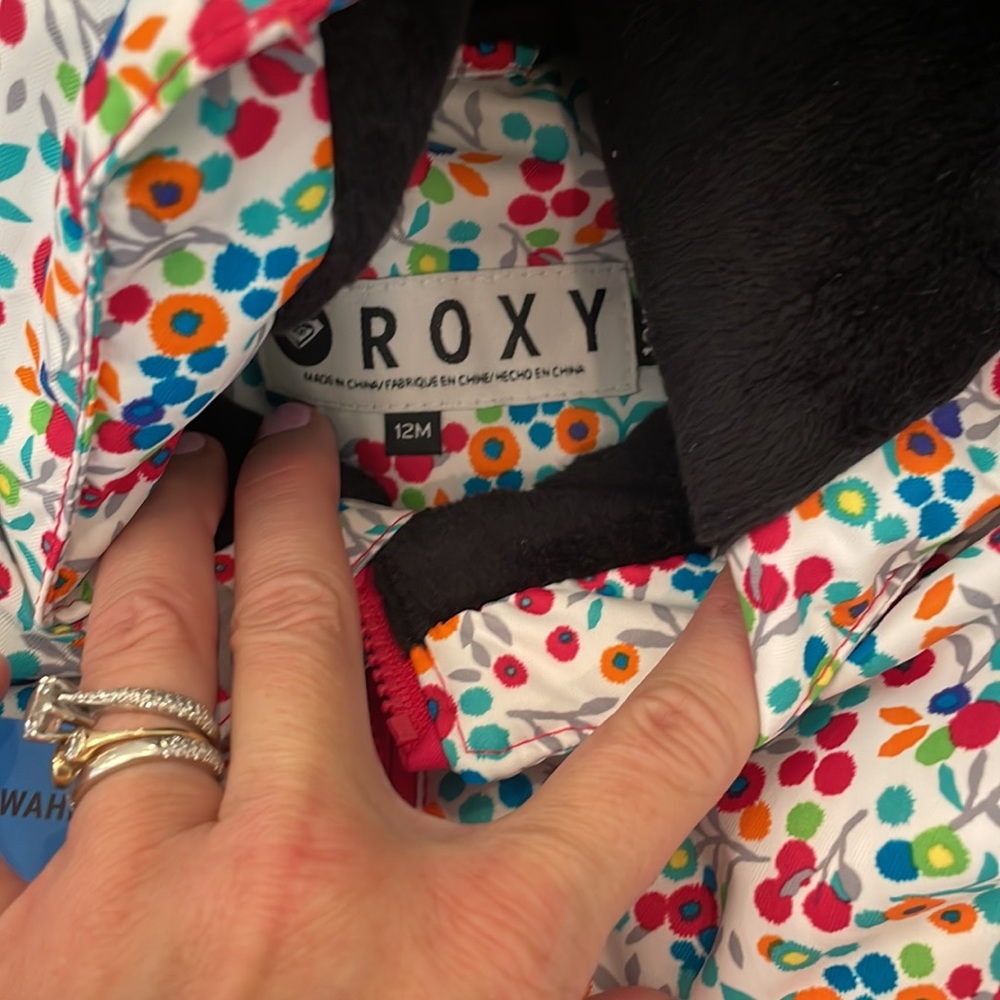 Toddler Roxy Snowsuit - Picture 3 of 4